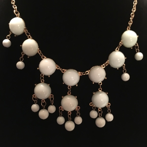 Jewelry - Vintage necklace and earrings